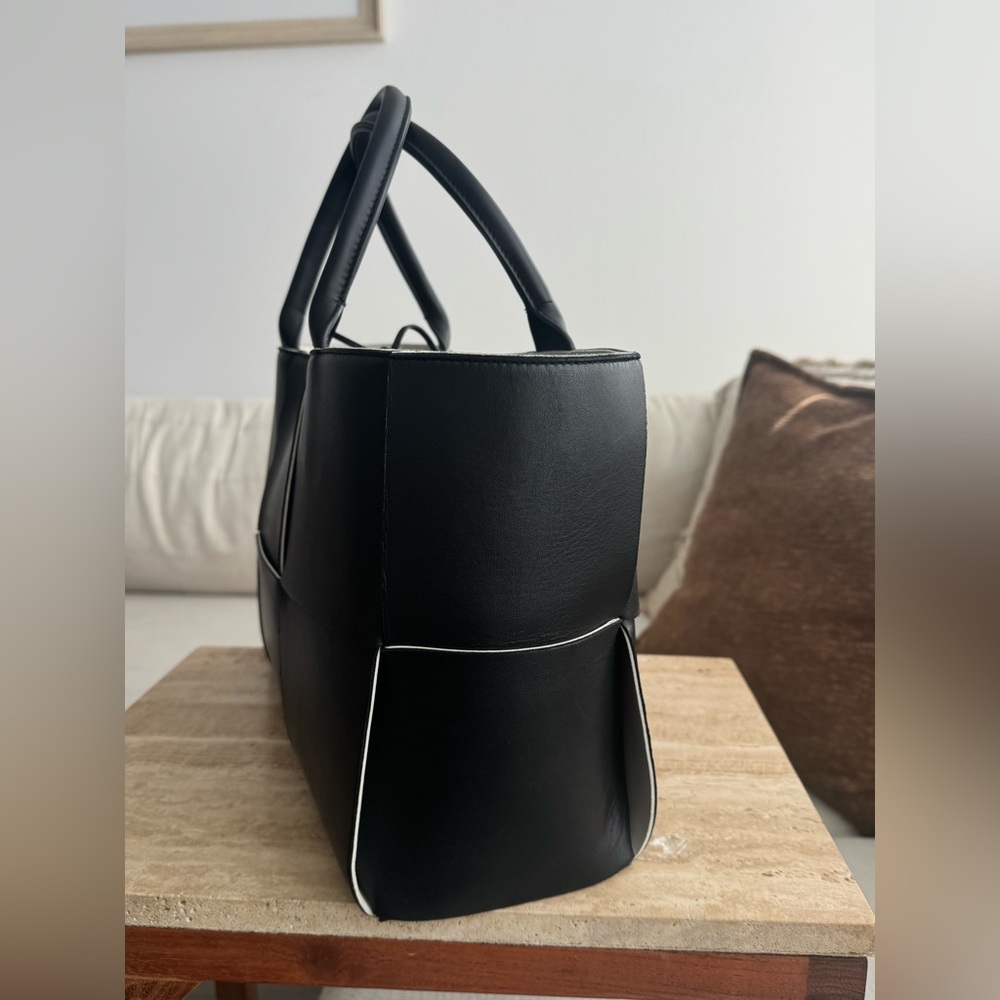 Bottega Veneta Medium Arco Tote - Picture 5 of 10